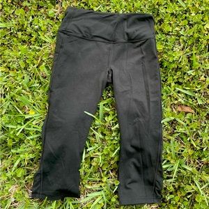 Black Sport wear stretchy leggings 🚴‍♀️ 
Victoria Sport  Size M